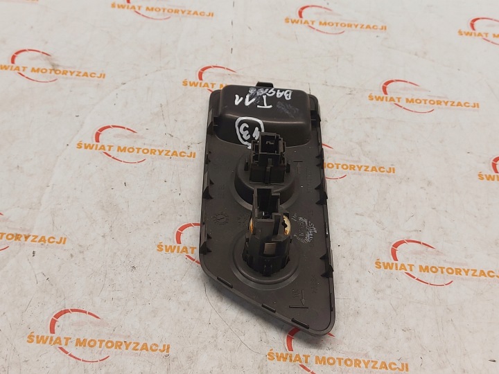 PEUGEOT RCZ 1.6 THP 10R BOUTON BECQUET PRISE ALLUME-CIGARES YM14302777