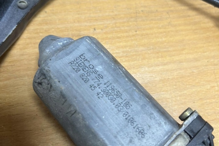 ÉLÉVATEUR VITRES PORTES ARRIÈRE AVEC MOTEUR MERCEDES-BENZ C (W203) 119650105