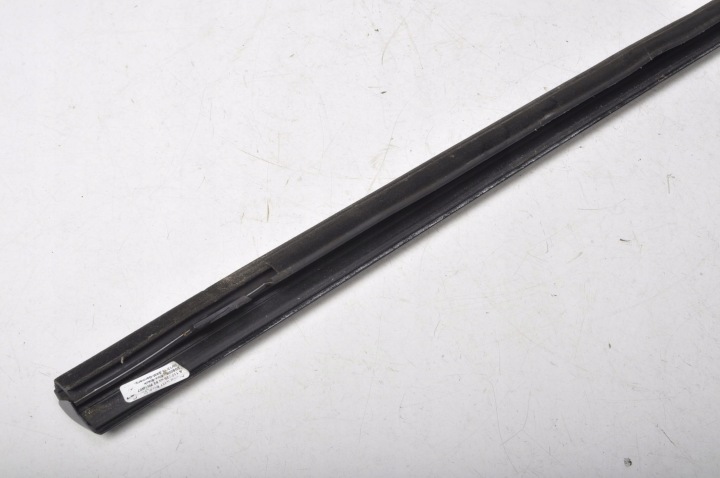 MERCEDES X117 W117 MOULURE PORTES GAUCHE AVANT