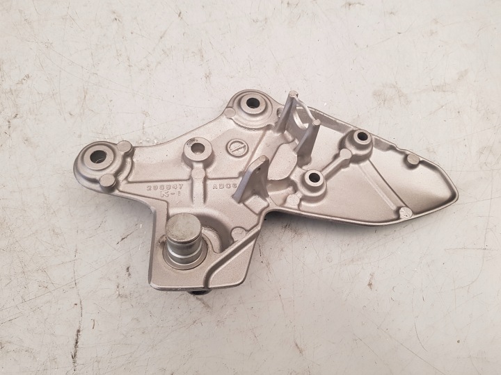 SET DROIT FIXATION PODNOZKA POIGNÉE SUZUKI SV 650 16-24 2016-2024 PODNOZEK