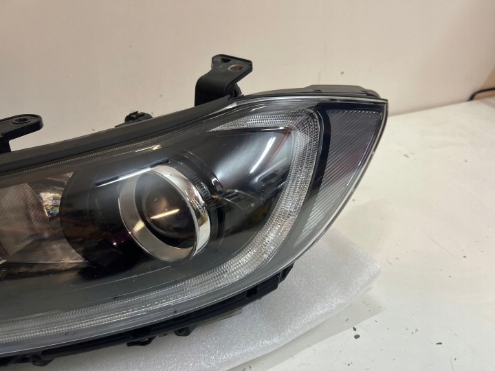 HYUNDAI ELANTRA VI PHARE GAUCHE AVANT GAUCHE AVANT LES LENTILLE