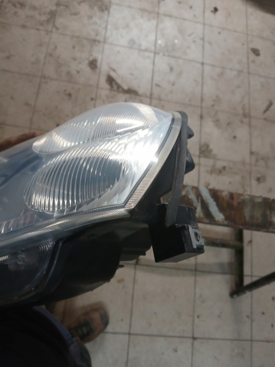 SUZUKI LIANA PHARE AVANT GAUCHE