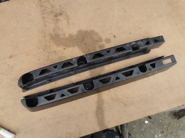 GLISSIÈRE PARE-CHOCS ARRIÈRE ENSEMBLE 5J6807863 5J6807864 SKODA FABIA II HAYON