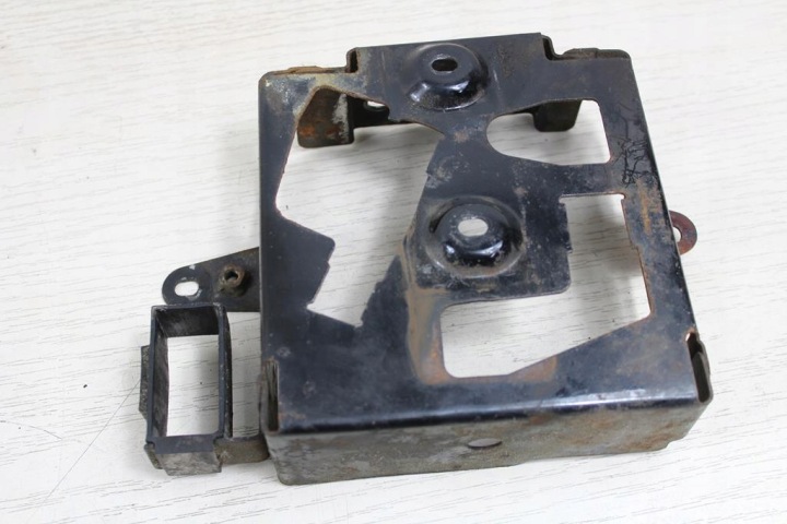 HONDA CB250 MC26 CORBEILLE FIXATION POIGNÉE BATTERIE