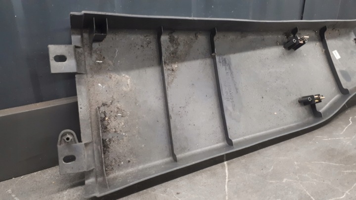 A1636904825 PROTECTION MONTANTS DROITE B INFÉRIEURE MERCEDES W163