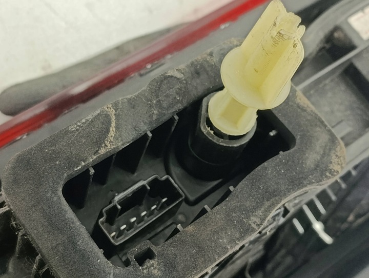 FORD TRANSIT CUSTOM DOUILLE D'AMPOULE DROIT ARRIÈRE