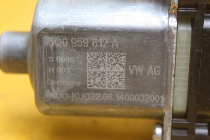 PETIT MOTEUR CONTRÔLEUR VITRES DROIT ARRIÈRE SKODA OCTAVIA III 5 GOUPILLE 5Q0959812A