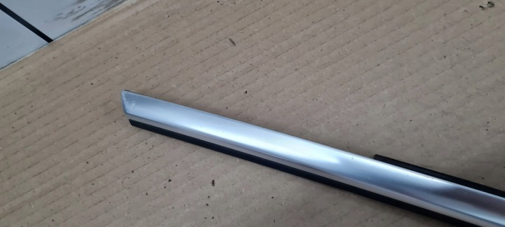 Q5 80A MOULURE RACLOIR PORTES GAUCHE GAUCHE ARRIÈRE 80A853763