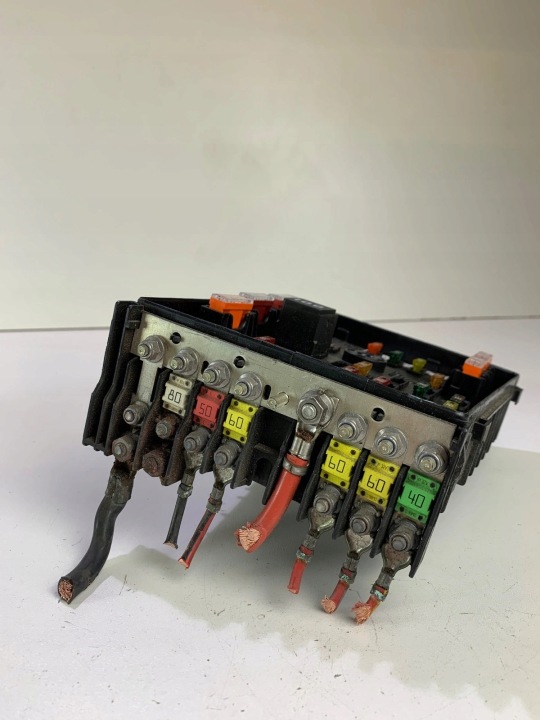 BOÎTE FUSIBLES VOLKSWAGEN PASSAT B6