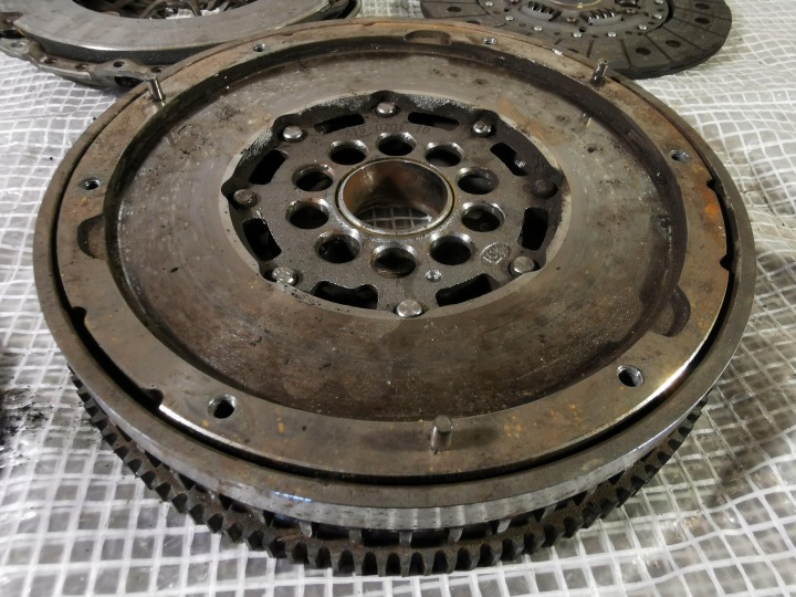 VOLVO XC70 II 07-16 2.4 D5 215KM EMBRAYAGE DOUBLE VOLANT VOLANT BIMASSE 415070110