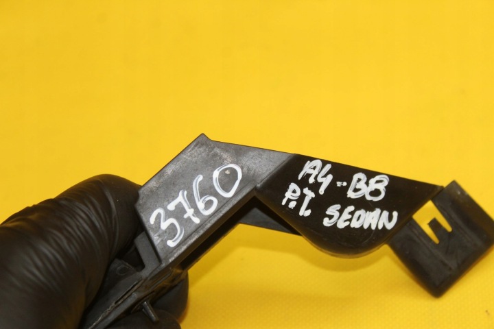GLISSIÈRE PARE-CHOCS DROIT ARRIÈRE A4 B8 BERLINE 8K5807890A