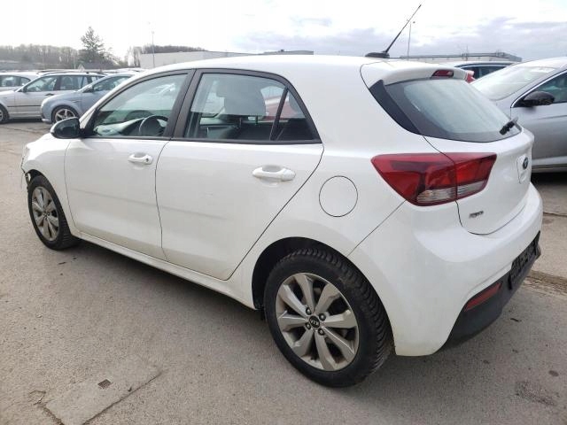 KIA RIO IV 22R RESTYLING FARO IZQUIERDA PARTE TRASERA EN TAPA DE MALETERO 92403-H8 