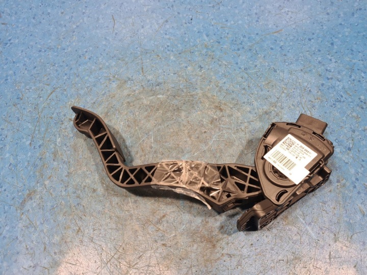 CITROEN C3 III LIFT 1.2T POTENTIOMÈTRE GAZ 9835904480