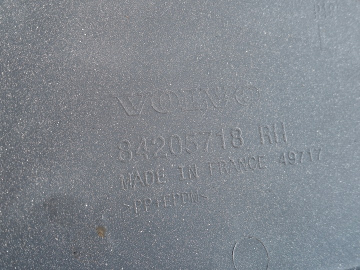 VOLVO FH5 BRODERIE ANGLE PARE-CHOCS DROIT BLANC ORIGINAL 84205718