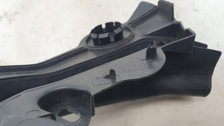IDÉAL JOINT D'ÉTANCHÉITÉ PLASTIQUE DROITE BMW G30 G31 G14 1