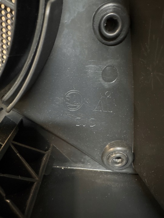 SKODA FABIA III COLLECTEUR PORTES GAUCHE AVANT 6V1867013