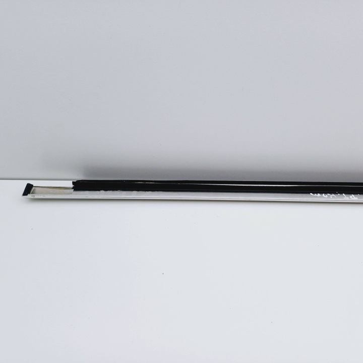 MOULURE RACLOIR CHROME DROIT ARRIÈRE VOLVO 740 UNIVERSEL NR339