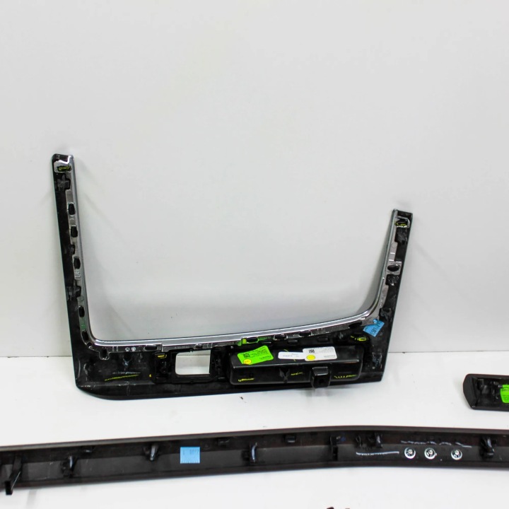 ENSEMBLE MOULURES WEWNETRZNYCH AUDI Q5 (FY) 80A867409AC 22605951 2.0L 183KW