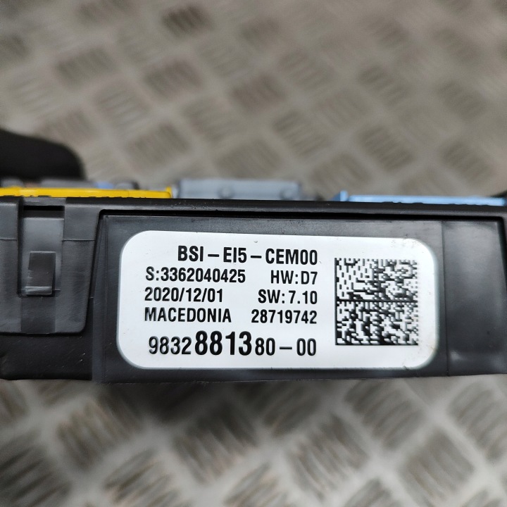 PEUGEOT 3008 II 2021 CHÂSSIS MODULE FUSIBLES