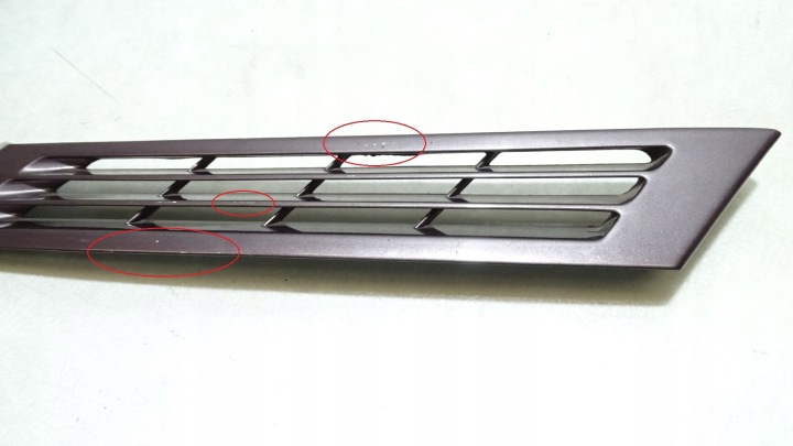 GRILLE MONTANTS DROITE MERCEDES-BENZ W201 190 E 2.0