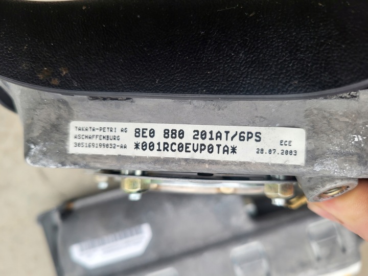 AUDI A3 8P 04R COCKPIT CONSOLE TABLEAU DE BORD AIR BAG COUSSIN EUROPE