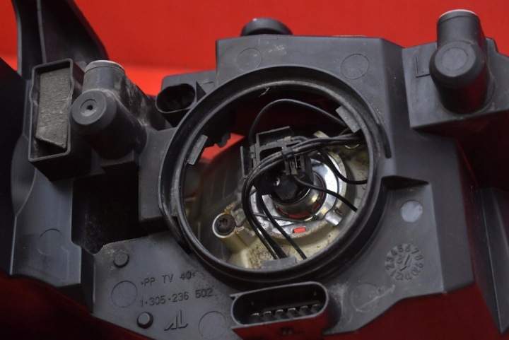 PROJECTEUR GAUCHE PHARE AVANT EUROPE 030124930100 MITSUBISHI COLT 6 VI Z30 08-13