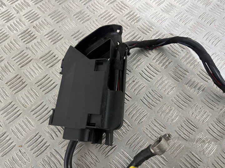 AUDI A6 C6 SERRE-CÂBLE POSITIVE PYROTECHNIQUE BATTERIE 4F0915457