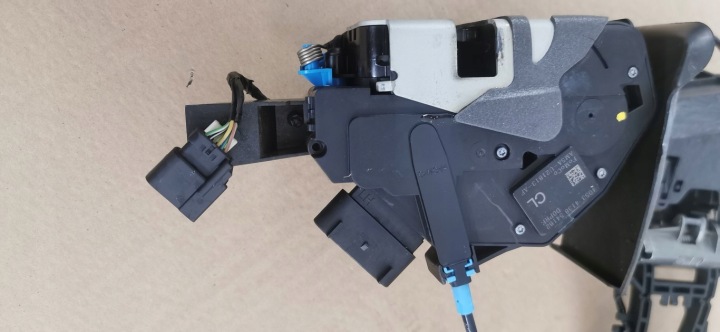 FORD C-MAX MK2 11- SERRURE DE PORTE GAUCHE AVANT KEYLESS AV6T-14F302-AAF
