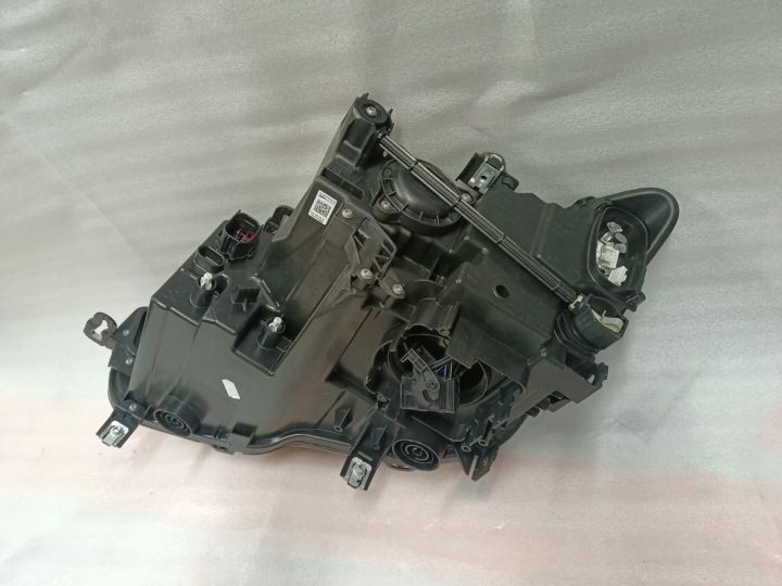 CUPRA FORMENTOR 5FG PHARE AVANT DROITE KIELCE GLIWICE