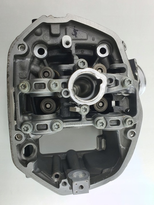 CULASSE GAUCHE BMW 1200 BMW 8546345