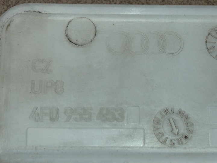 RÉSERVOIR LAVE-GLACES SOUS XÉNON POMPES AUDI A6 C6 UNIVERSEL