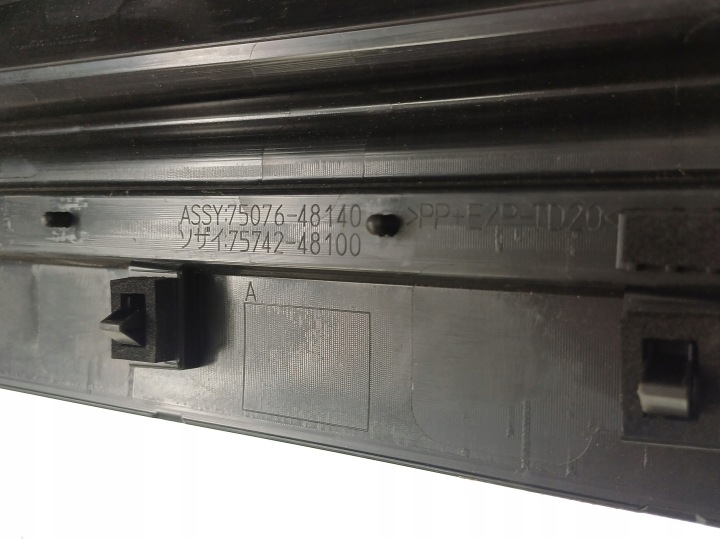 75076-48140 75742-48100 MOULURE SUR GAUCHE ARRIÈRE PORTES LEXUS RX 15-22