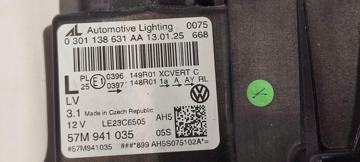 VW TAYRON PHARES AVANT ENSEMBLE 2025 57M941035 57M941036