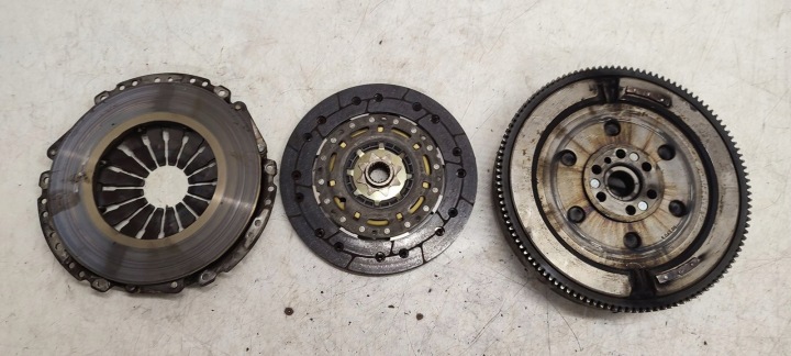 FIAT BRAVO II 1.4T T-JET VOLANT BIMASSE 9G4300 DISQUE 55210875 COLLIER A246
