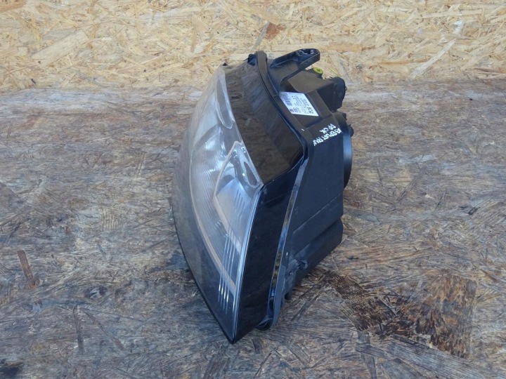 AUDI A3 8P LIFT 08-12 PHARE DROITE AVANT AVANT 8P0941004BC