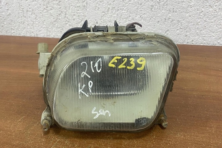 PHARES ANTIBROUILLARD GAUCHE AVANT AUDI 100 (5000) 1305233161 DIESEL 2000