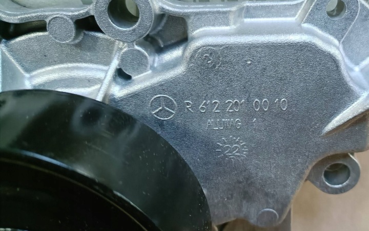 MERCEDES C-KLASA W203 3.0 CDI POMPE À EAU C 30 CDI AMG OM612.990