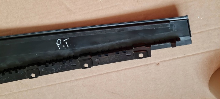 SQ5 Q5 80A LIFT MOULURE RACLOIR PORTES DROITE ARRIÈRE SPORTBACK 80A839902A