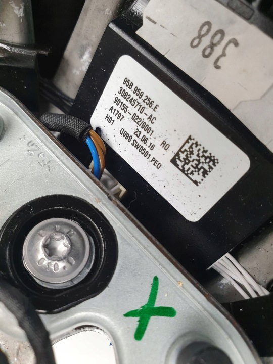 VOLANT MULTIFONCTIONNELLE PORSCHE MACAN 95B959256E