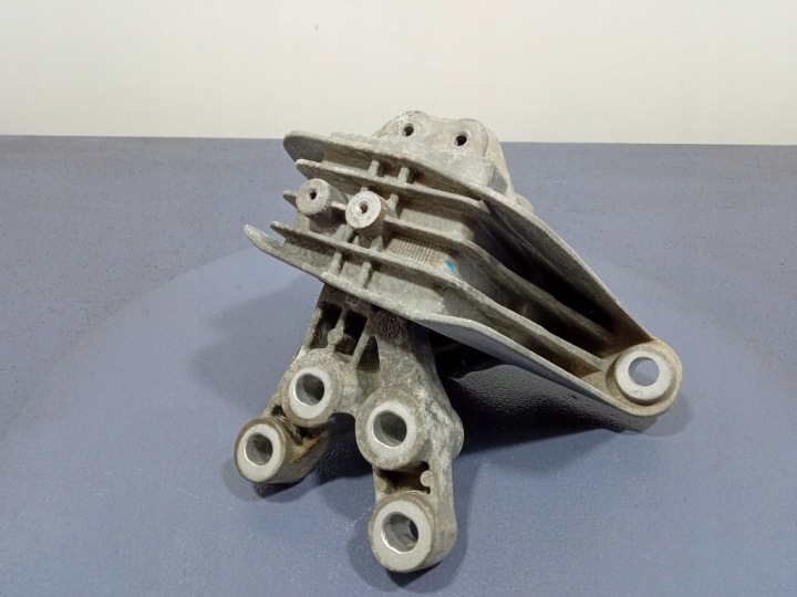 PACIFICA II 16- 3.6 V6 COUSSIN POIGNÉE MOTEUR DROITE P68224746AD