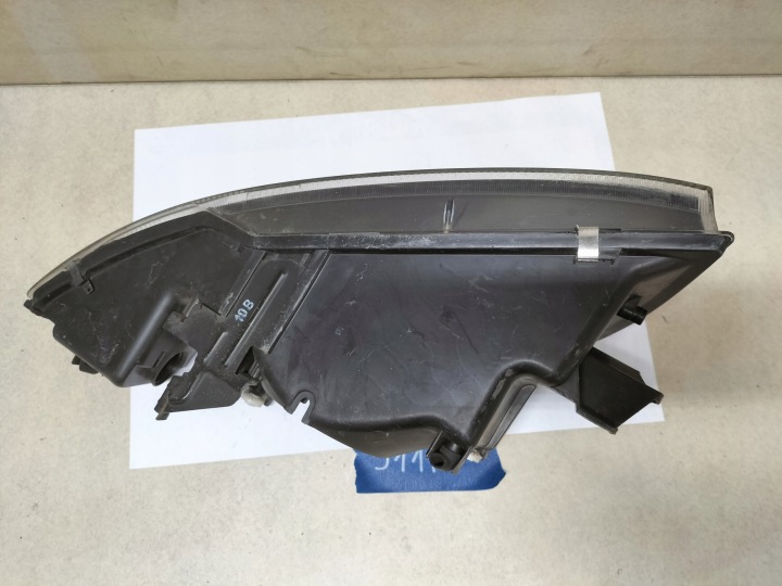 MITSUBISHI CARISMA I LIFT PROJECTEUR DROIT (SZCZECIN-GORZOW- POZNAŃ 5117