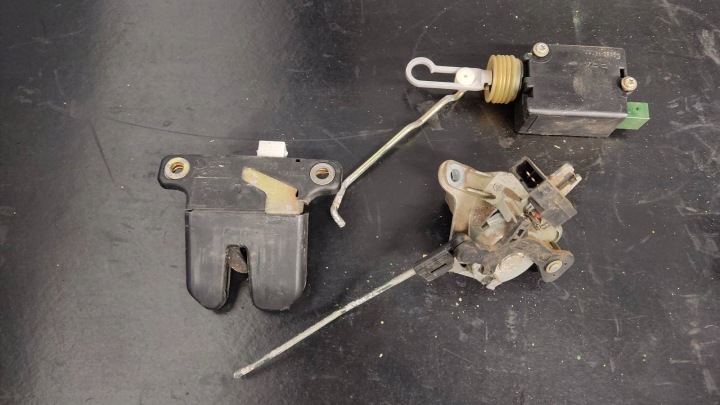 SERRURE COUVERCLES DE COFFRE COUVERCLES DE COFFRE AUDI A4 B5 8D5962115B 8D5827505L