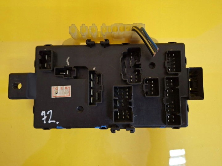 BOÎTE FUSIBLES YRV 82600-97405 NR72