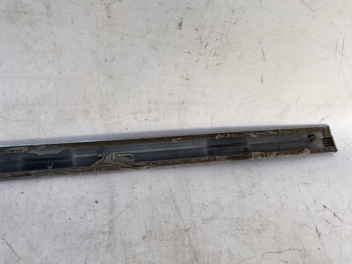 VW GOLF PLUS 05-14 MOULURE PORTES DROIT AVANT 5M0853516C