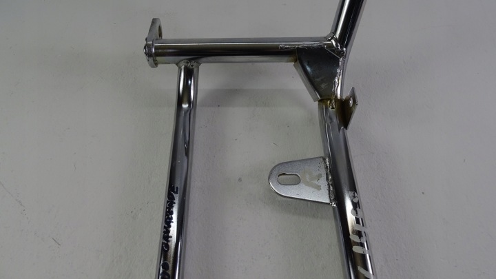 N236 SUZUKI GV 1400 CAVALCADE CHÂSSIS FIXATION COFFRE DE RANGEMENT DROIT