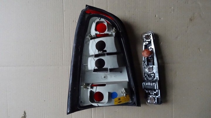 VECTRA B LIFT PHARE GAUCHE ARRIÈRE UNIVERSEL