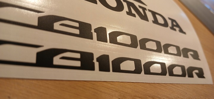2 CV AUTOCOLLANT PLASTIQUE POUR HONDA CB1000R 2008-2016 INSIGNE SC60 COULEURS VERSIONS