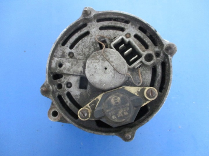 VW POLO 1.1B ALTERNATEUR BOSCH 0120489982 036903023M