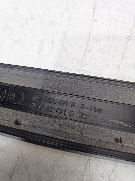 MOULURE SEUIL GAUCHE OU DROITE AUDI A3 8V4 8V4853491B