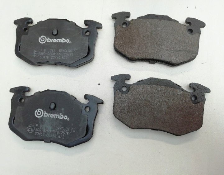 PLAQUETTES FREIN PEUGEOT 205 BREMBO DROIT 61 032 KIT PLAQUETTES FREINS